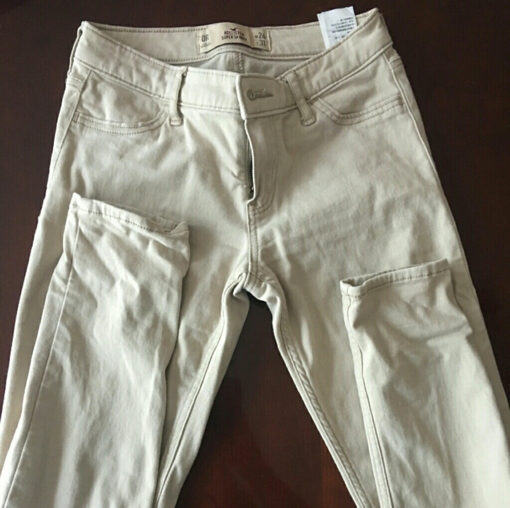 Hollister Low-Rise Beige Khackie Jeans